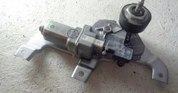 Suzuki SX4 S-Cross Rear window wiper mechanism 