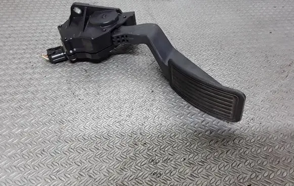 Mazda CX-7 Accelerator throttle pedal EG2141600