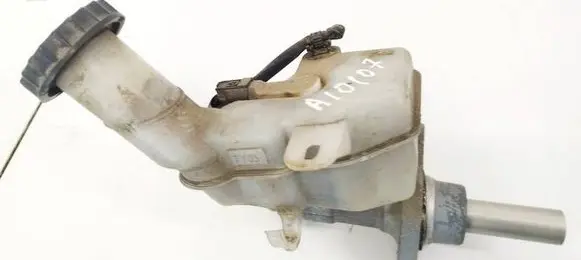 Mitsubishi Lancer X Brake fluid reservoir 
