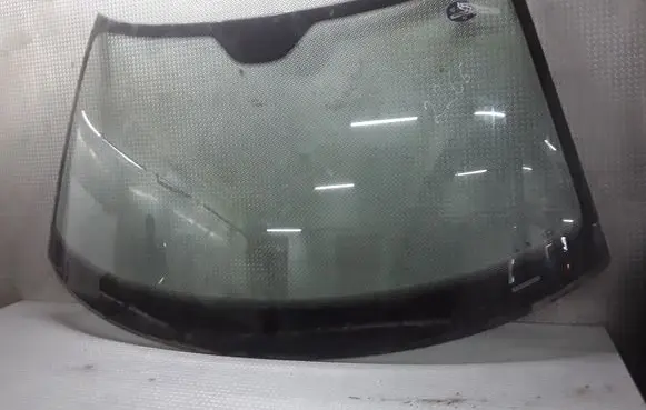 Saab 9-5 Front windscreen/windshield window 