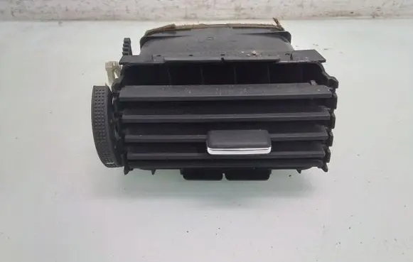 Toyota Avensis T250 Dash center air vent grill