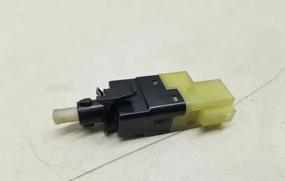 Mercedes-Benz B W245 Brake pedal sensor switch A0015456709