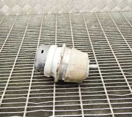 Engine mount bracket