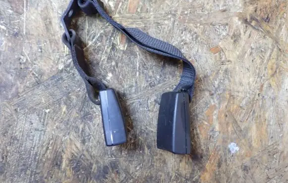 BMW 3 E90 E91 Rear seatbelt buckle 7245663