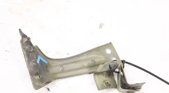 Volkswagen PASSAT B8 Fender mounting bracket 3G0821141A