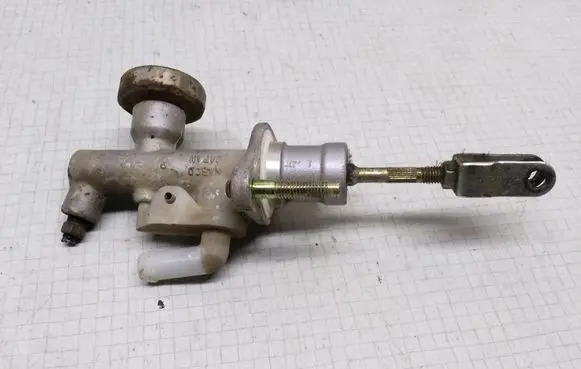 Nissan Almera Tino Clutch slave cylinder 