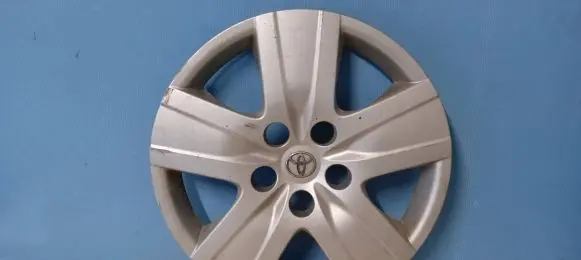 Toyota Verso R16 wheel hub/cap/trim 