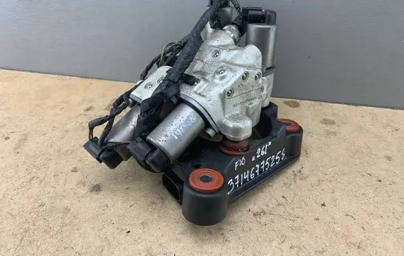 BMW 5 F10 F11 Active stabilizer control/valve assembly 6775258 37146775258 37144077782
