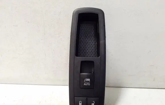 Jeep Cherokee Electric window control switch 68228155AA
