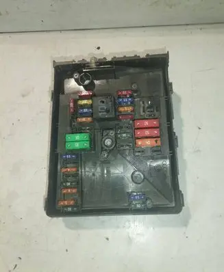 Volkswagen Touran I Fuse box set 0645401787