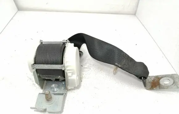 Jeep Cherokee Rear seatbelt 33053472B