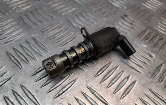 Audi Q7 4L Camshaft vanos timing valve 06E257N