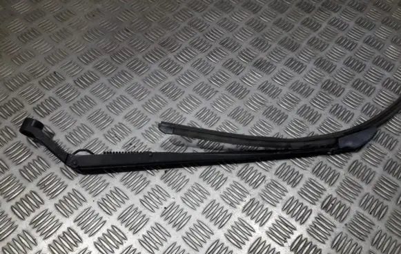 Toyota Auris 150 Front wiper blade arm 3451926