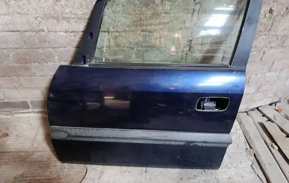 Opel Zafira A Front door