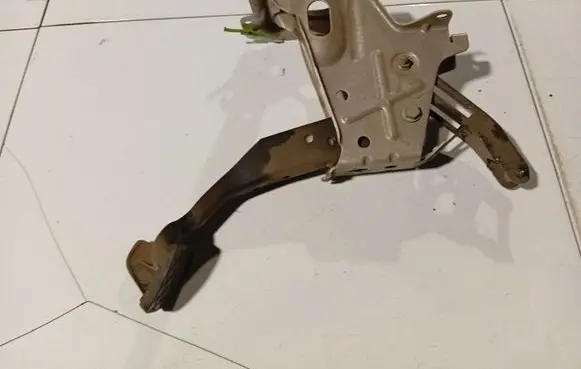 Volkswagen Touran I Brake pedal 1T1721057L