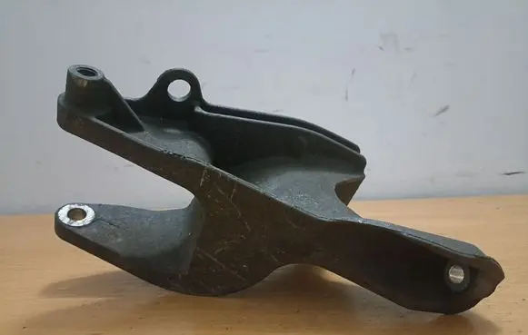 Volkswagen Transporter - Caravelle T6 Engine mounting bracket 7E0199343B