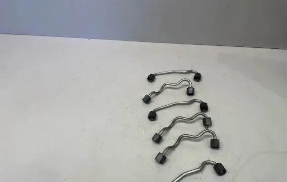 BMW 5 E60 E61 Fuel injector supply line/pipe 