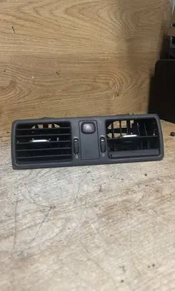 Volvo XC90 Dash center air vent grill 130081001