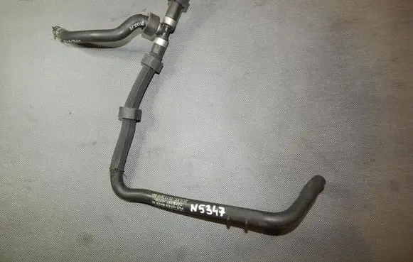 Engine coolant pipe/hose