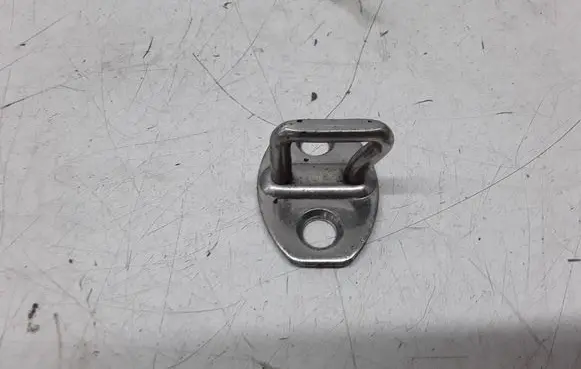 Volkswagen PASSAT B6 Rear door lock loop/hook striker 3C0837033