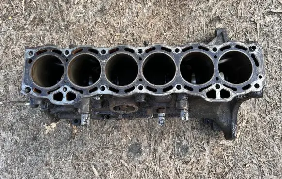 Lexus IS 200-300 Engine block 