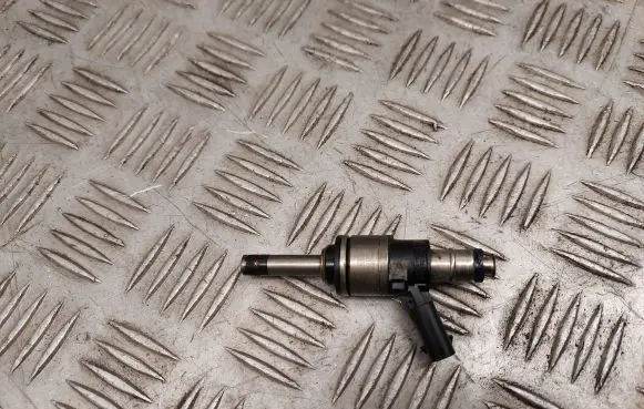 Audi Q7 4M Fuel injector 06C906036D