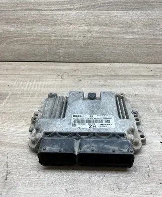 Opel Astra H Engine control unit/module 55556829 0281011943