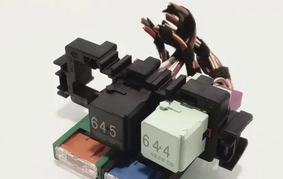 Audi A4 S4 B8 8K Fuse module 4f1937503a 645 644