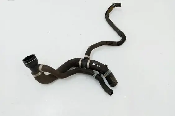 Volvo XC40 Engine coolant pipe/hose 32240179