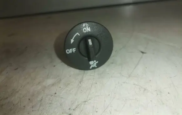 Passenger airbag on/off switch
