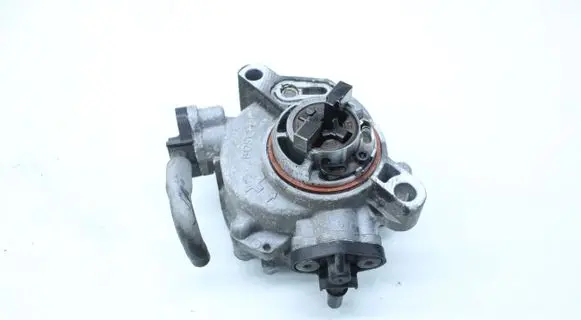 Volvo V40 Vacuum pump 9804021880