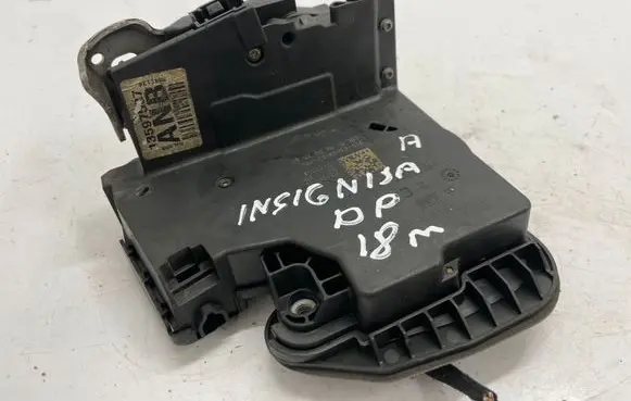 Opel Insignia B Front door lock 13597537