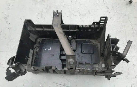 Battery box tray