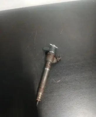 Volvo XC90 Fuel injector 30750283