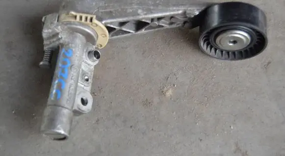 Peugeot 207 CC Generator/alternator belt tensioner 11cu2cfej