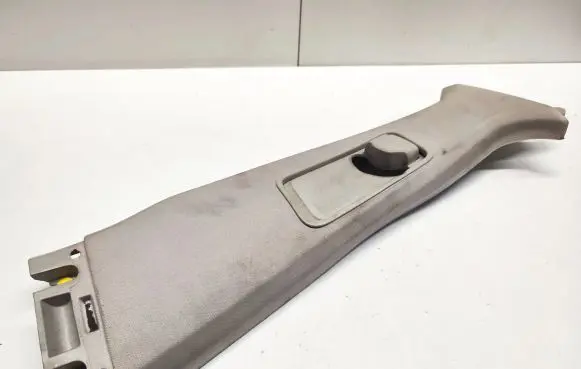 Land Rover Discovery 4 - LR4 (B) pillar trim (top) 631240012 EMS50027