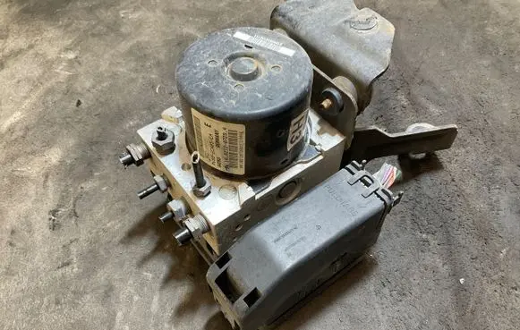 Ford Fiesta ABS Pump AV592C405EA 10021207284