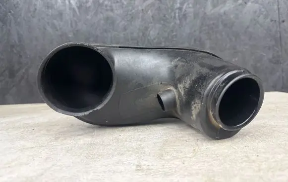 Mercedes-Benz C W204 Air intake duct part A6460940997