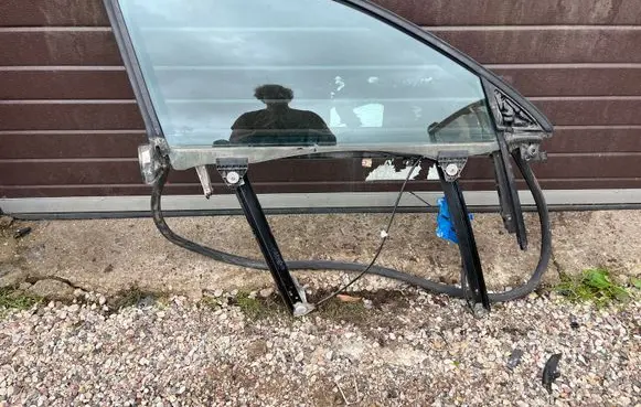 Audi A4 S4 B7 8E 8H Front door coupe window/glass frame