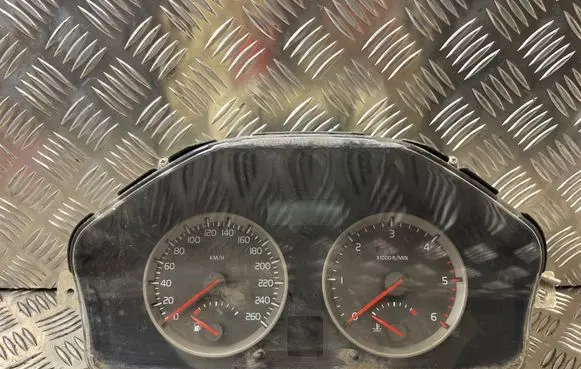 Volvo V50 Speedometer (instrument cluster) 8697035