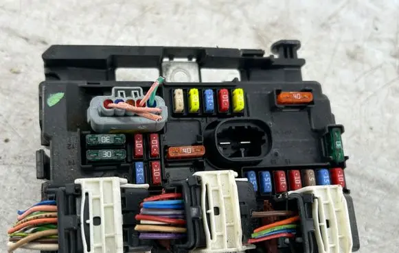 Peugeot 308 BSM Control unit 9667199780
