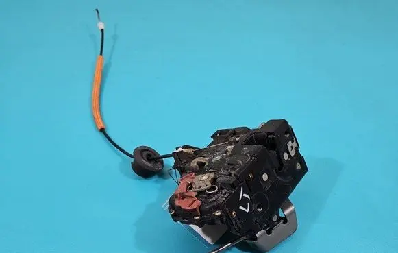 Audi A4 S4 B6 8E 8H Rear door lock 8E0839015C IMPRK1487908