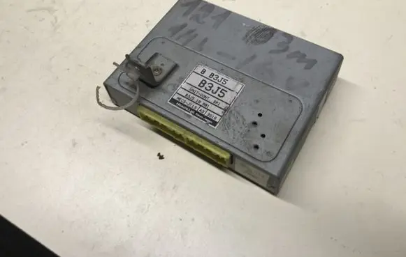 Mazda 121 Engine control unit/module B3J518881 MECSJ113 B3J5