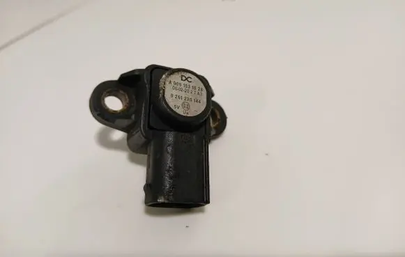 Mercedes-Benz ML W164 Air pressure sensor A0061531528 06022027A3 0261230144