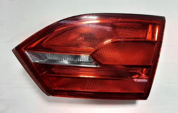 Tailgate rear/tail lights