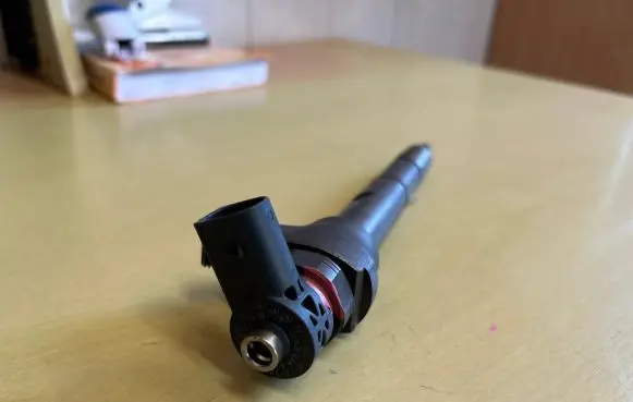 Volkswagen Golf VII Fuel injector 04L130277G
