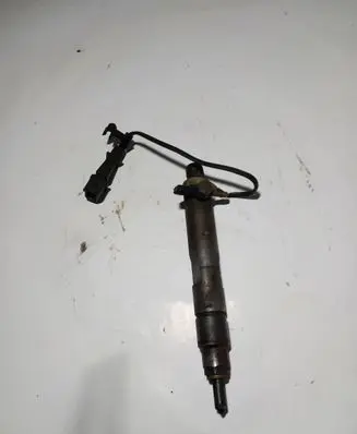 Volkswagen PASSAT B5 Fuel injector 028130201S