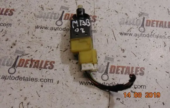 Mercedes-Benz B W245 Brake pedal sensor switch A0015454409