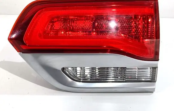 Jeep Grand Cherokee Rear/tail lights P68236136AA