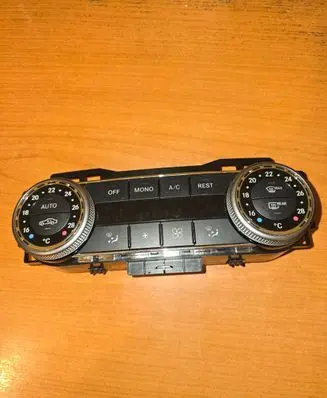 Mercedes-Benz C W204 Climate control unit 2048300690 HW4107 1030700